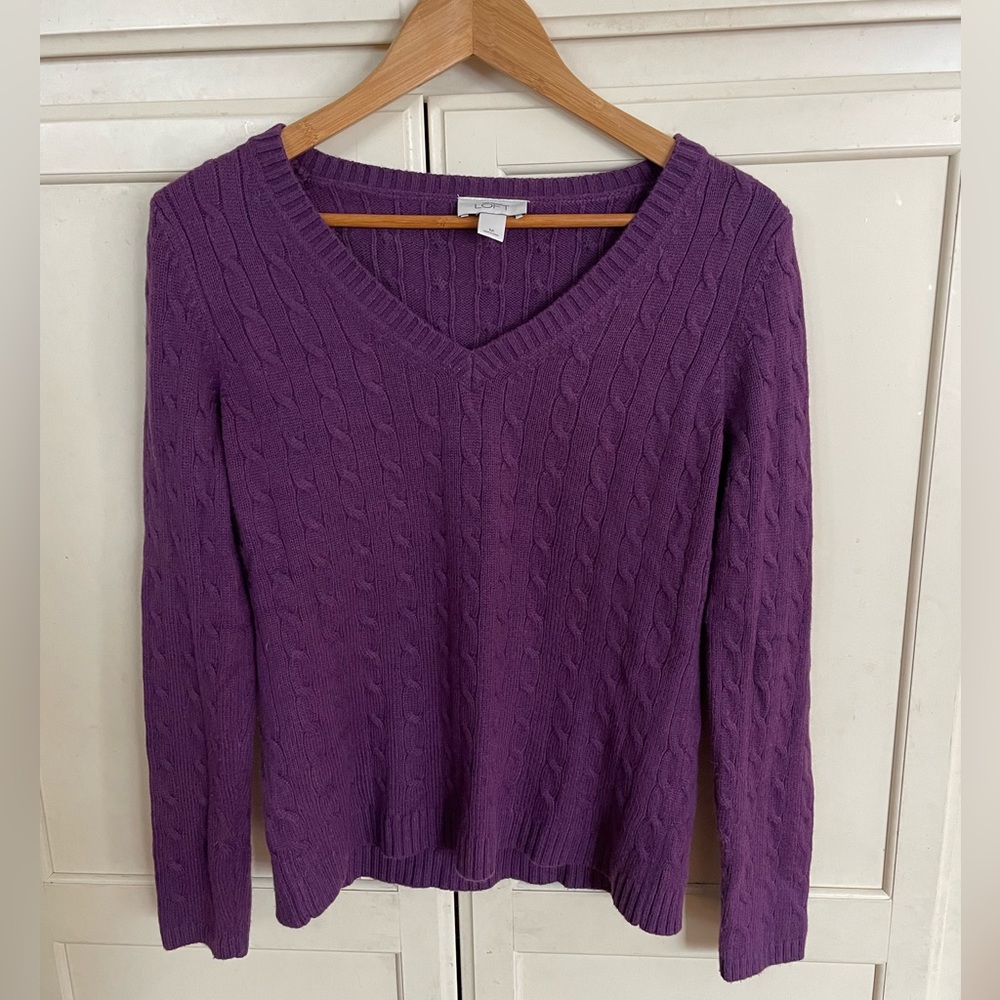 Loft Ann Taylor Women’s Purple Knit V-Neck Sweater Size Medium